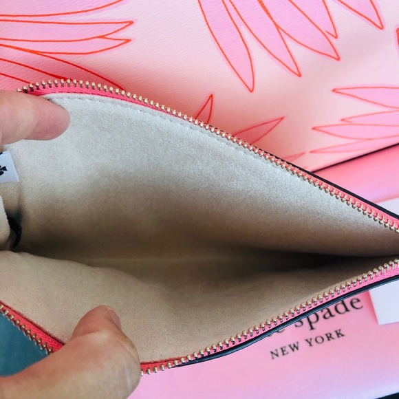 ❤️SOLD OUT❌Kate Spade Molly Flower Falling Tote❤️ - Picture 10 of 16